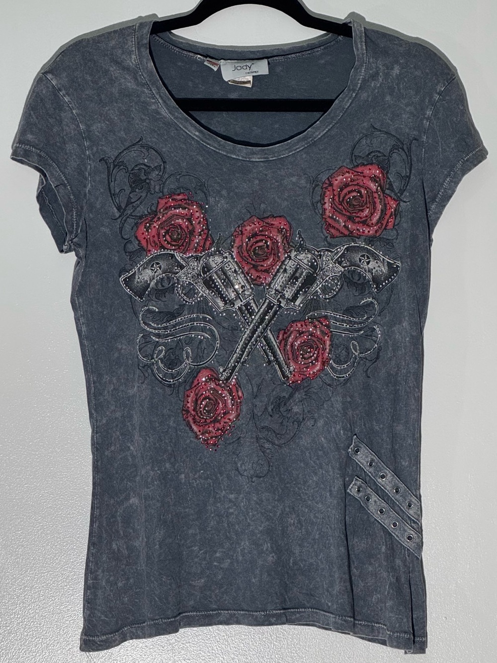 Jody California Embellished Roses Graphic Tee Rhinestone Pistol Western Y2K Top